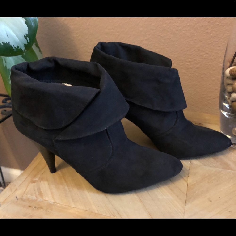 NWOT Dana Buchman Bootie